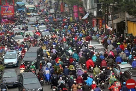 Cận Tết, nhiều tuyến đường của Thủ đô thường xuyên ùn tắc