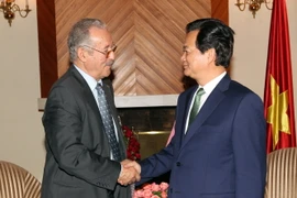 Thủ tướng Nguyễn Tấn Dũng tiếp Hội Hữu nghị Việt Nam-Algeria do ông Cherfaoui Tayeb, Chủ tịch hội dẫn đầu. (Ảnh: Đức Tám/TTXVN)