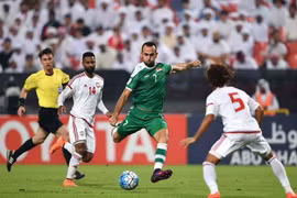 Justin Meram (áo xanh) không thể tham dự Asian Cup 2019 vì chấn thương. (Nguồn: football-tribe.com)