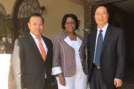 Thứ trưởng Ngoại giao Vũ Hồng Nam trong chuyến thăm và làm việc tại Cộng hòa Namibia. (Ảnh: TTXVN phát)