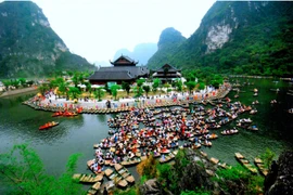 [Video] Tour du lịch tâm linh hút khách sau Tết Nguyên Đán