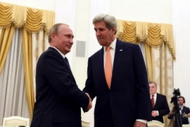 Tổng thống Nga Putin gặp Ngoại trưởng Mỹ Kerry. (Nguồn: Reuters)