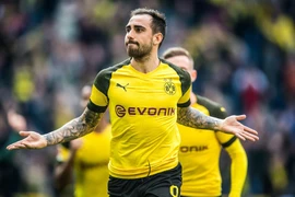 Paco Alcacer tỏa sáng giúp Dortmund đòi lại ngôi đầu. (Nguồn: Getty Images)