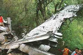 Xác chiếc máy bay Sukhoi Superjet 100 được tìm thấy. (Nguồn: AP)