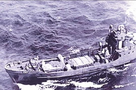 Một chiếc tàu không số trên hành trình vận chuyển vũ khí vào chiến trường miền Nam (ảnh tư liệu) 