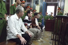 3 án tử hình dành cho băng nhóm cướp tiệm vàng khét tiếng (Tiếm và Kiệt: từ phải qua trái). (Ảnh: Trần Tình/Vietnam+)