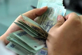 Đình chỉ chức vụ tám lãnh đạo hưởng lương "khủng"