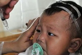 Trẻ em Trung Quốc bị ngộ độc do dùng sữa nhiễm melamin. (Nguồn: Internet)