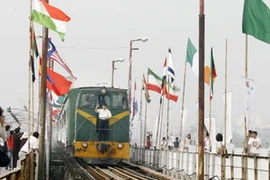 Cầu Long Biên trong ngày hội. (Ảnh: Thanh Tùng/TTXVN)