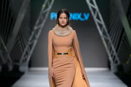 Thương hiệu thời trang PHOENIX_V đã trình làng bộ sưu tập 'Phượng hoàng Việt' trong khuôn khổ Tuần lễ thời trang quốc tế Việt Nam Thu Đông 2017 tại Hà Nội. (Ảnh: BTC)