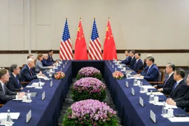 Chủ tịch Trung Quốc Tập Cận Bình và Tổng thống Mỹ Joe Biden tại cuộc gặp ở Lima (Peru), ngày 16/11/2024. (Ảnh: THX/TTXVN)