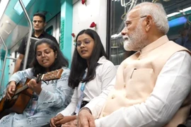 Thủ tướng Modi chia sẻ "khoảnh khắc đáng nhớ" trên chuyến tàu điện ngầm Mumbai