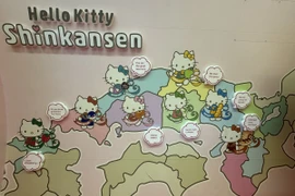Bản đồ chặng đường đi qua tám tỉnh của chuyến tàu Shinkansen Hello Kitty ở Nhật Bản, được thiết kế nhân kỷ niệm 50 năm nhân vật hoạt hình nổi tiếng này, trong bức ảnh được chụp vào tháng 6/2024. (Ảnh: Phạm Tuân/TTXVN)