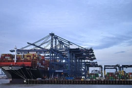 Quang cảnh cảng container ở thị trấn Felixstowe, Suffolk (Anh). (Ảnh: Getty Images/TTXVN)