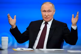 Tổng thống Nga Vladimir Putin phát biểu tại cuộc họp báo cuối năm ở Moskva ngày 14/12/2023. (Ảnh: AFP/TTXVN)