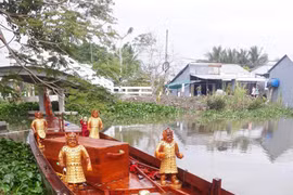 Xác minh nguồn gốc thuyền rồng có hoa văn lạ trôi dạt ở Kiên Giang