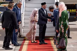 Thủ tướng Malaysia bắt đầu chuyến thăm chính thức đến Indonesia 