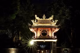 Hấp dẫn tour Đêm Văn Miếu-Quốc Tử Giám