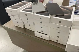Phát hiện 36 Iphone 15 Pro Max nhập lậu qua Sân bay Tân Sơn Nhất