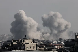 Israel vẫn tiếp tục không kích Dải Gaza. (Ảnh: AFP/TTXVN)