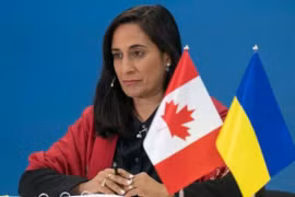 Bộ trưởng Quốc phòng Canada Anita Anand bất ngờ đến Ukraine