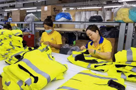Việt Nam ước tính xuất siêu 9,8 tỷ USD trong năm tháng đầu năm