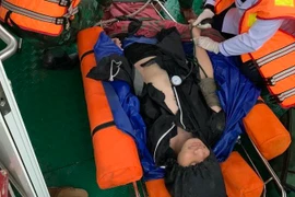Đà Nẵng: Xuyên đêm cứu hộ thanh niên rơi xuống hố sâu trên đèo Hải Vân