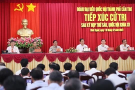 Thủ tướng Phạm Minh Chính và Đoàn Đại biểu Quốc hội thành phố Cần Thơ tiếp xúc cử tri huyện Vĩnh Thạnh. (Ảnh: Dương Giang/TTXVN)