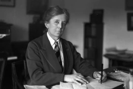 Trào lưu tái hiện lịch sử đưa phụ nữ thoát khỏi bóng tối tại Anh