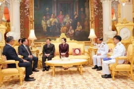 Chủ tịch Quốc hội Vương Đình Huệ đã hội kiến Nhà vua Maha Vajiralongkorn và Hoàng hậu Thái Lan. (Ảnh: TTXVN phát)