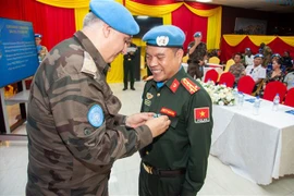 UNMISS trao Huy chương Gìn giữ Hòa bình cho 3 sỹ quan Công an Việt Nam