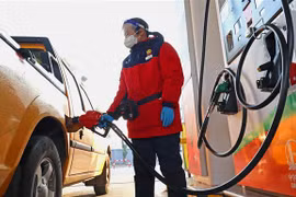 Giá dầu Brent duy trì mức trên 80 USD một thùng trong phiên sáng 21/8