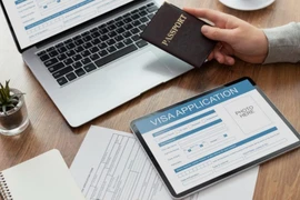 Việc chuyển đổi sang số hóa quy trình cấp visa cũng sẽ giúp những người đăng ký không phải hẹn trước tại các lãnh sự quán. (Nguồn: Freepik)