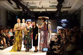 Bộ sưu tập của NTK Việt gây ấn tượng tại tuần lễ thời trang ở London