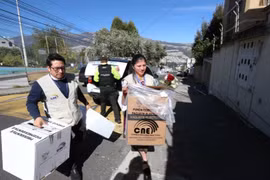 Người dân Ecuador bắt đầu cuộc tổng tuyển cử bầu chọn tổng thống