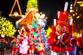 Rộn ràng Năm mới không COVID tại thế giới Giáng sinh lớn nhất châu Âu