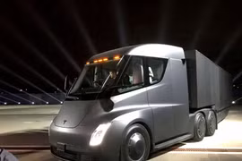 Hãng Tesla sử dụng pin sắt cho xe điện giá cả phải chăng