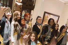 Á hậu Phương Nga vừa có hành động thiện chí tại Miss Grand International 2018, khi tặng toàn bộ thí sinh món quà mang đậm tinh thần Việt Nam, là chiếc khăn rằn Nam Bộ.