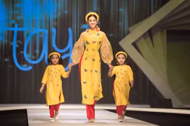 Asian Kids Fashion Show là sự kiện thời trang hàng đầu khu vực, quy tụ đông đảo các nhà thiết kế, mẫu nhí trong và ngoài nước tham dự. (Ảnh: Quang Đức)