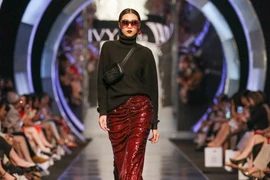 Cuối tuần qua, thương hiệu thời trang IVY moda đã giới thiệu tới giới mộ điệu bộ sưu tập Thu Đông 2018 'Tomorrowland.'