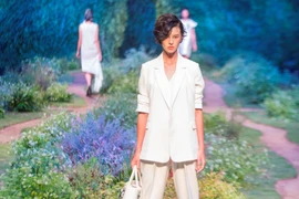 Một mẫu thiết kế trong show diễn hồi tháng Tư vừa qua của IVY moda. (Ảnh: BTC)