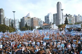 Hàng nghìn người Argentina tuần hành đòi tăng lương