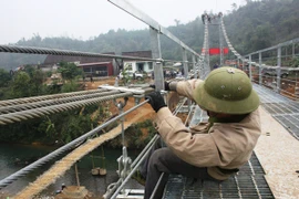 Cầu treo dân sinh: Bộ ''ép" tiến độ, địa phương chỉ hứa chứ chưa làm