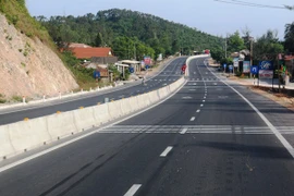 Dự án mở rộng Quốc lộ 1 đoạn qua tỉnh Quảng Bình giúp giảm ùn tắc giao thông. (Ảnh: Việt Hùng/Vietnam+)