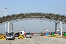 Trạm thu phí đầu tuyến tại Km96+700 trên địa bàn thành phố Hải Phòng. (Ảnh: Huy Hùng/TTXVN)