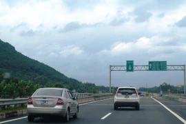 Tuyến đường cao tốc Nội Bài-Lào Cai cơ bản hoàn thành việc khắc phục tình trạng lún cục bộ mặt đườn. (Ảnh: Việt Hùng/Vietnam+)