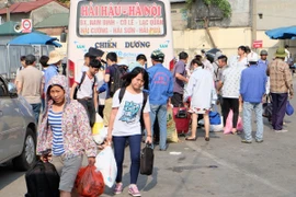 Người ngoại tỉnh đổ xô về Hà Nội sau đợt nghỉ lễ dài ngày