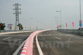 Cầu Việt Trì mới giúp kết nối giao thông thuận tiện giữa 2 tỉnh Phú Thọ-Vĩnh Phúc. (Ảnh: Việt Hùng/Vietnam+)