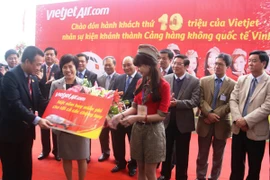 Vietjet đón hành khách thứ 10 triệu ở cảng hàng không Vinh 