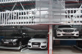 Giàn thép đỗ xe tại Hà Nội: Chỉ 2 phút cho một lần lấy hoặc gửi ôtô